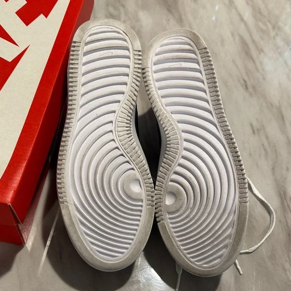 Nike Womens Sneakers in Blue and White - Picture 4 of 6